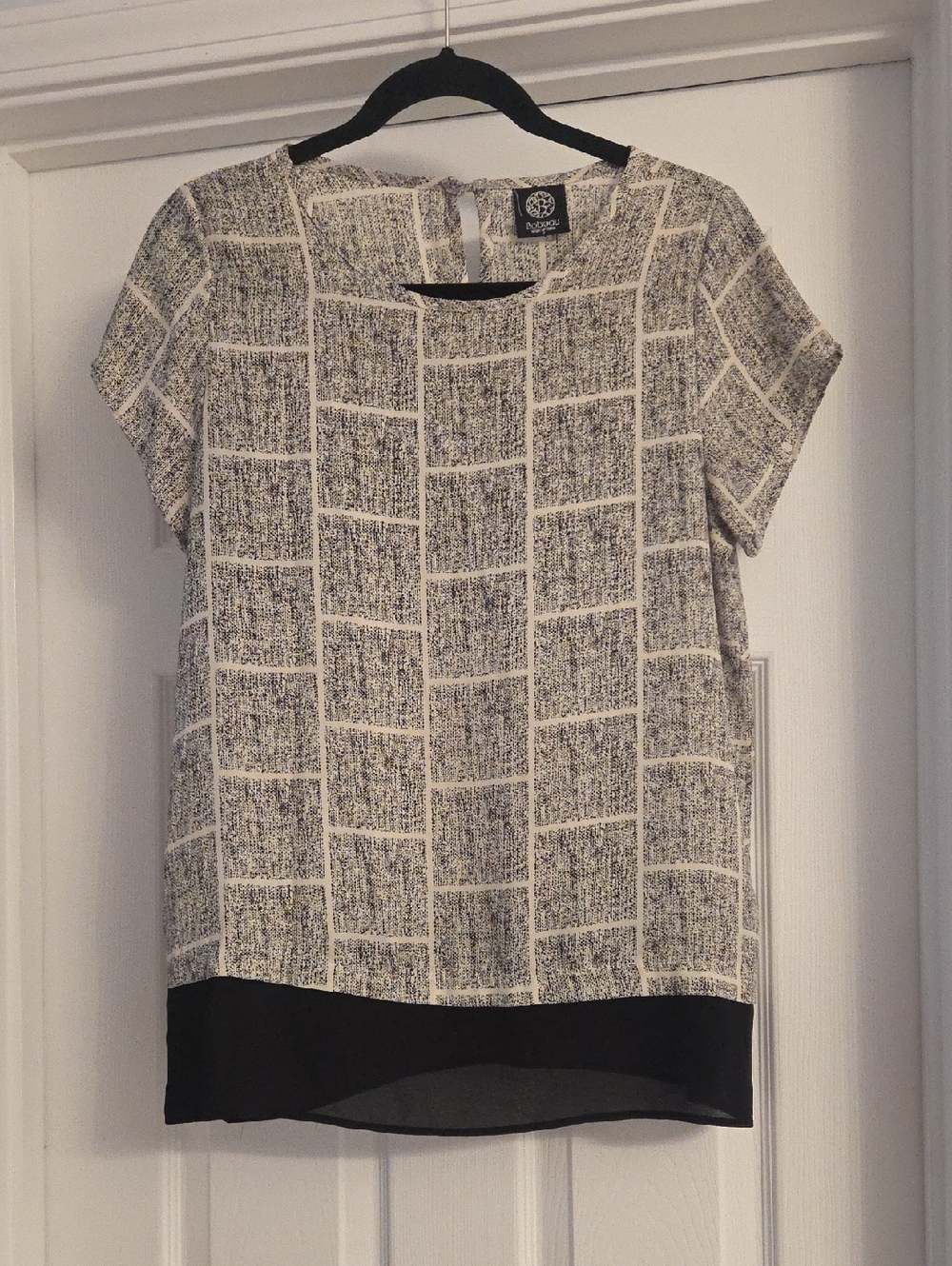 bobeau Black and Cream Grid-Print Short Sleeve Blouse